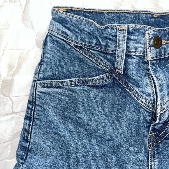 Denim Levi Shorts - Picture 2 of 4